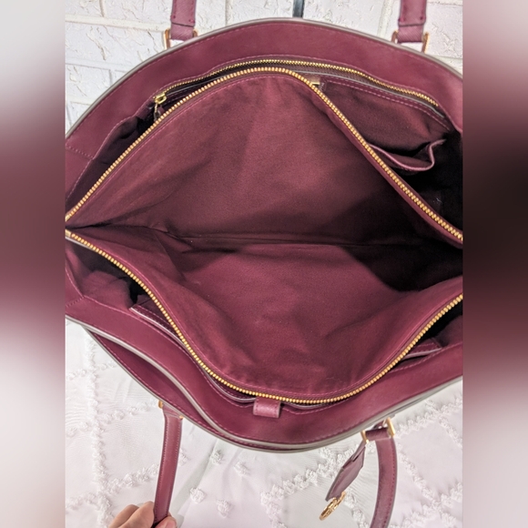 Tory Burch Robinson Leather Tote dust Bag Purse Wine/Burgundy Gold Large Space - Picture 13 of 16